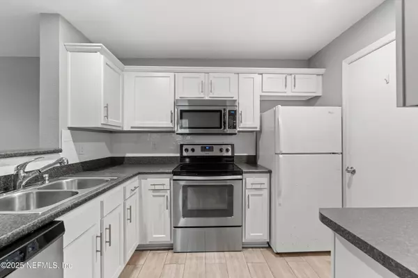 Jacksonville, FL 32256,7701 TIMBERLIN PARK BLVD #218