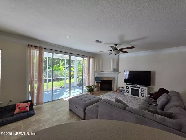 Jacksonville, FL 32216,3947 LIONHEART DR