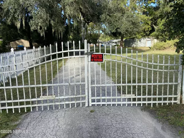 Palatka, FL 32177,590 PALMETTO BLUFF RD