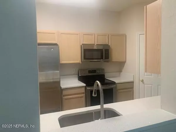 Jacksonville, FL 32256,10550 BAYMEADOWS RD #815