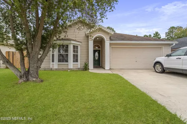 1931 HUNTERS TRACE CIR, Middleburg, FL 32068