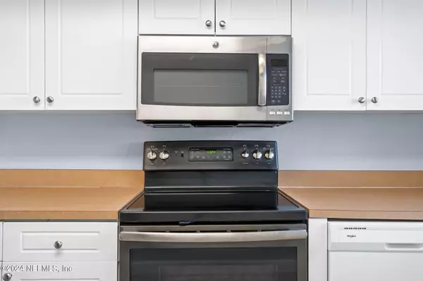 Jacksonville, FL 32217,3870 MISSION DR #12