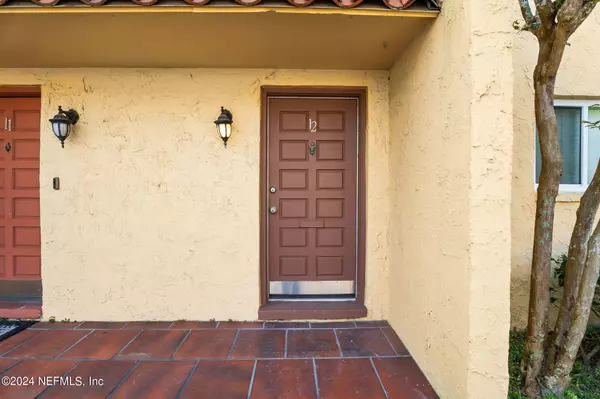 Jacksonville, FL 32217,3870 MISSION DR #12