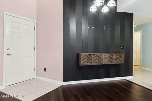 Jacksonville, FL 32210,3700 KIRKPATRICK CIR #8-11