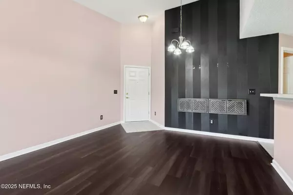 Jacksonville, FL 32210,3700 KIRKPATRICK CIR #8-11