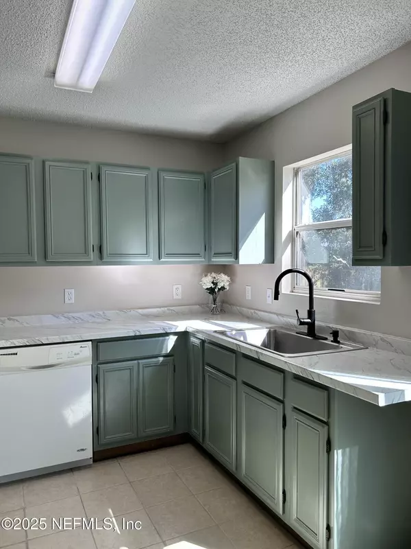 Jacksonville, FL 32225,541 SERENADE CIR E