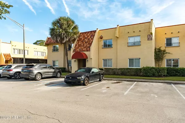 Jacksonville, FL 32217,6619 LA MIRADA DR W #2