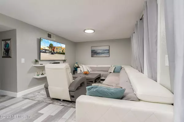 Jacksonville, FL 32217,6619 LA MIRADA DR W #2