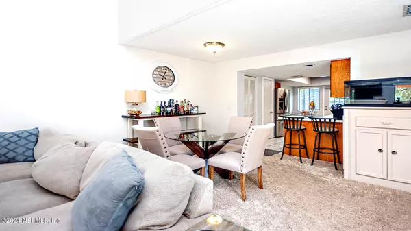 Atlantic Beach, FL 32233,437 W 9TH ST