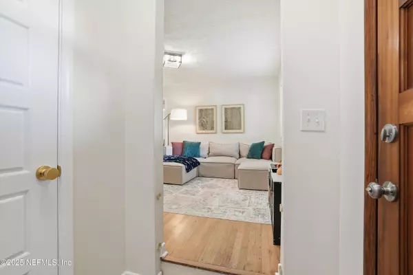 Jacksonville, FL 32211,1859 ECTOR RD