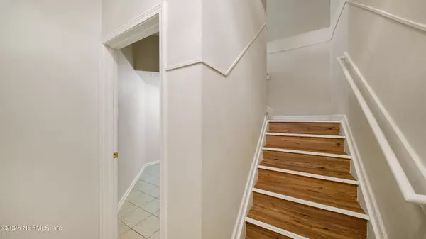 Jacksonville, FL 32256,7061 SNOWY CANYON DR #111