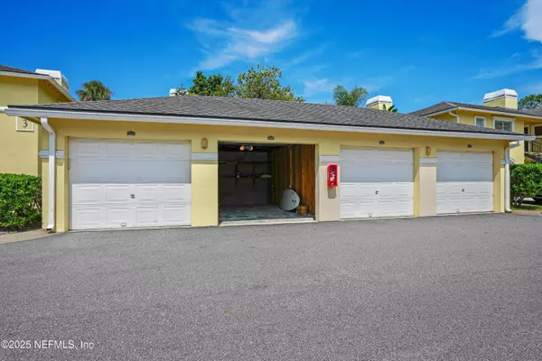 Jacksonville Beach, FL 32250,1800 THE GREENS WAY #311