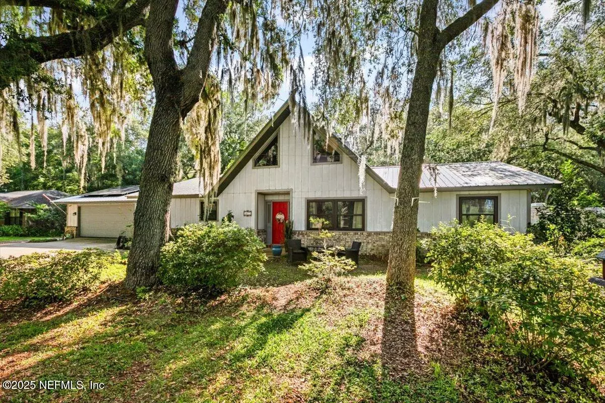 Starke, FL 32091,407 LAKESHORE DR