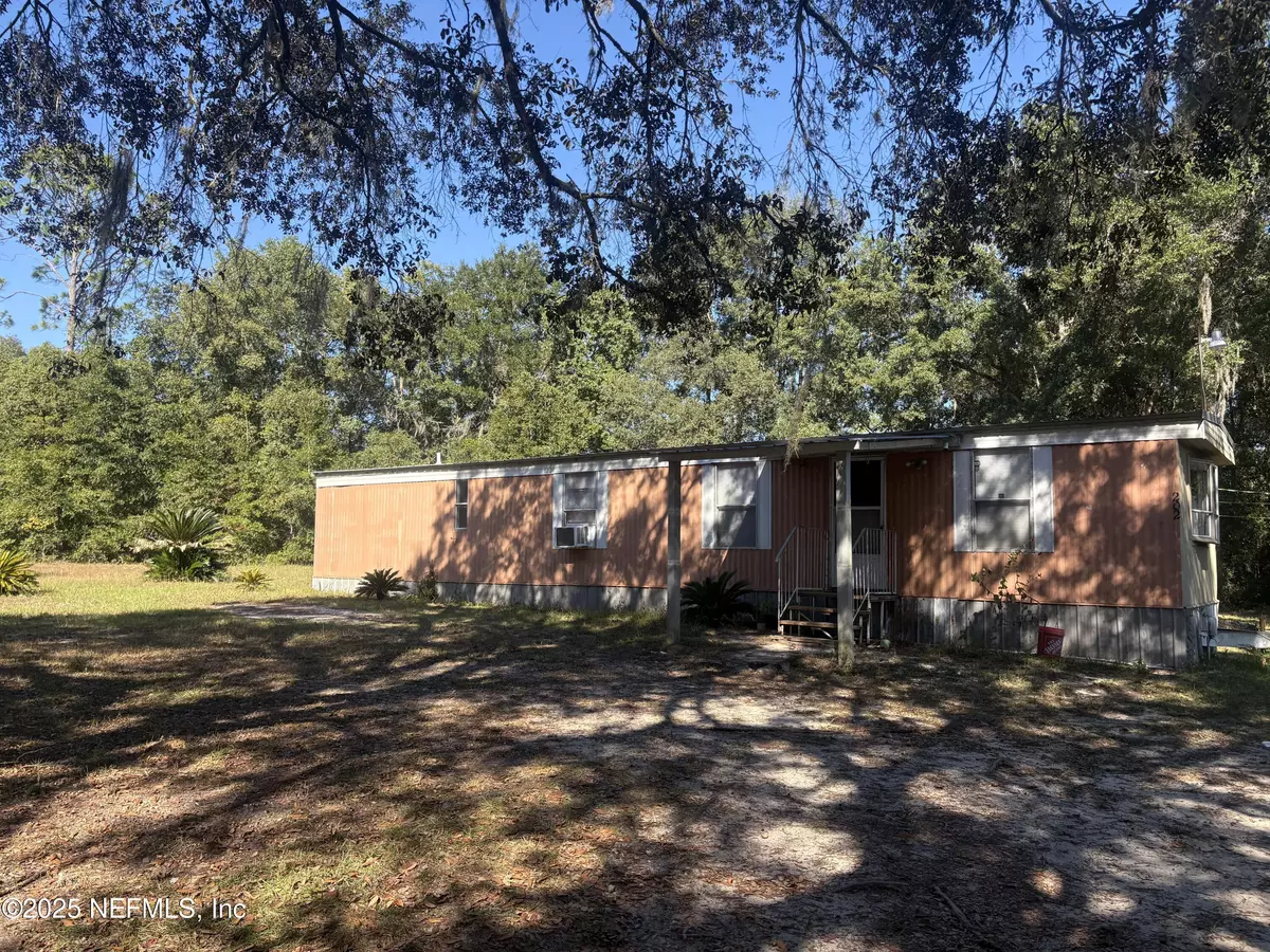 Interlachen, FL 32148,202 2ND WAY