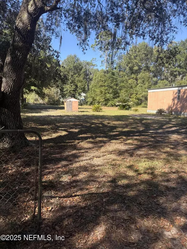 Interlachen, FL 32148,202 2ND WAY