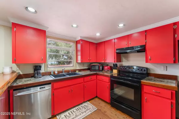 Hawthorne, FL 32640,140 MORRIS LAKE DR