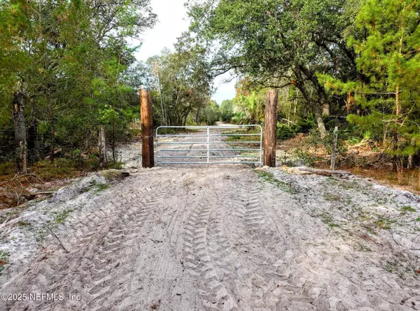 96 BRIDLE DR, Interlachen, FL 32148