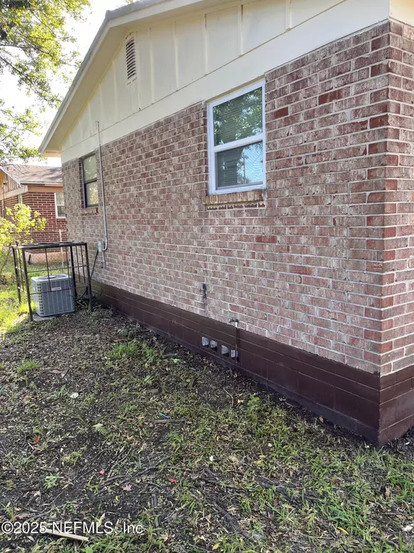 Jacksonville, FL 32204,737 MINNIE ST