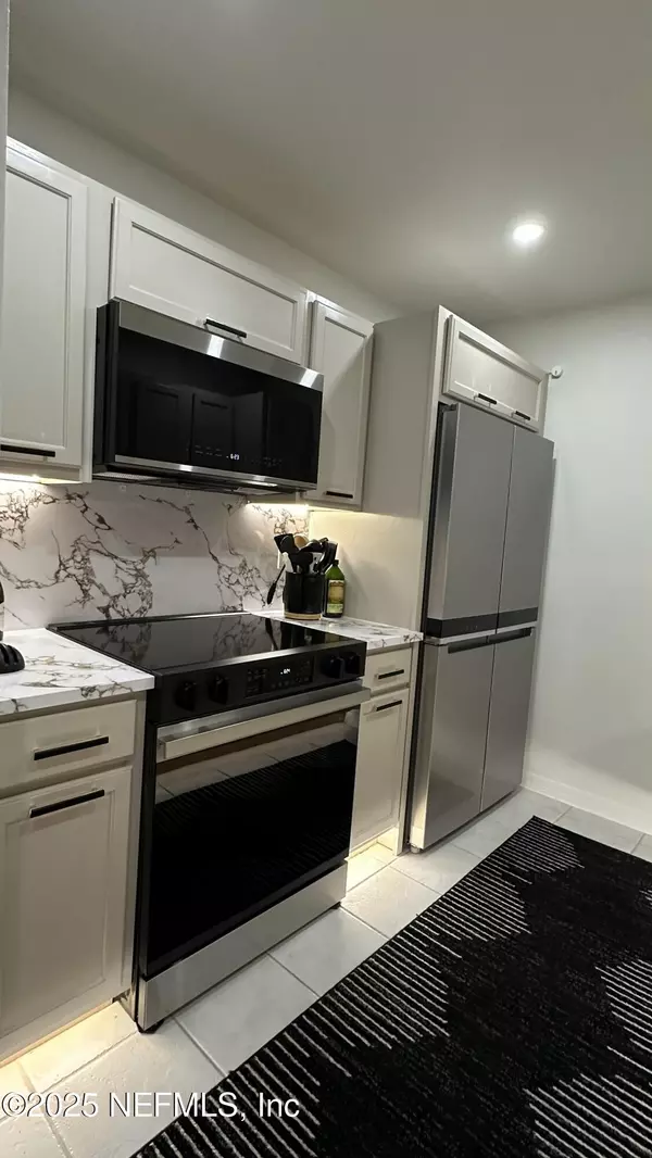 Jacksonville, FL 32256,7800 POINT MEADOWS DR #136