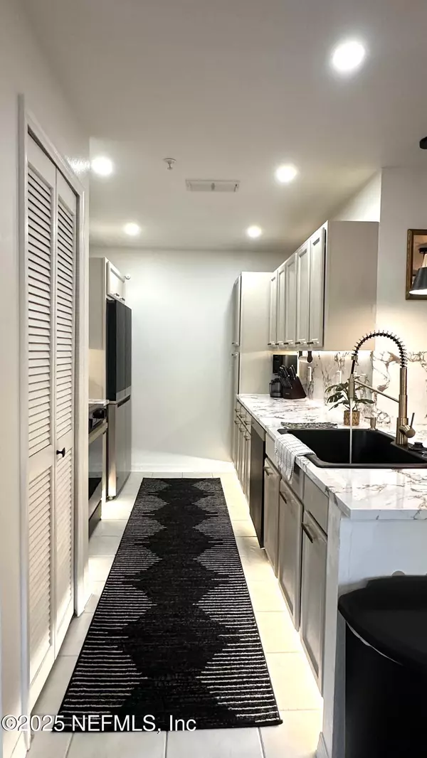 Jacksonville, FL 32256,7800 POINT MEADOWS DR #136