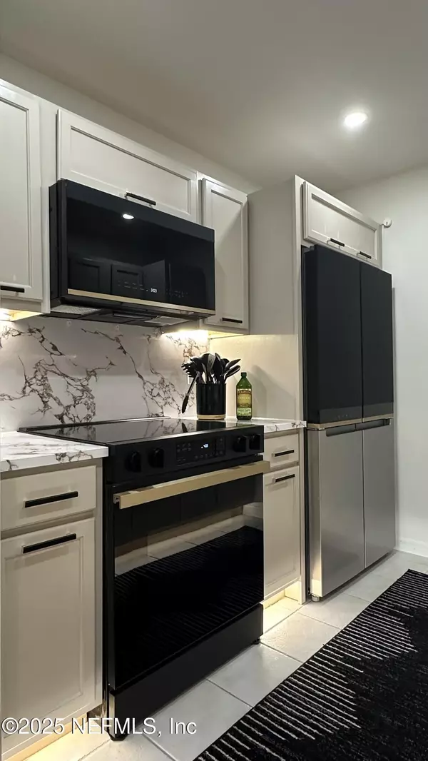 Jacksonville, FL 32256,7800 POINT MEADOWS DR #136