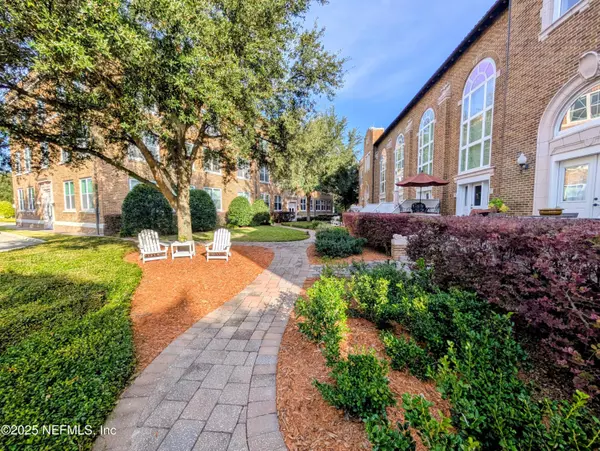 2525 COLLEGE ST #2102, Jacksonville, FL 32204