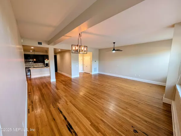 Jacksonville, FL 32204,2525 COLLEGE ST #2102