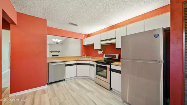 Jacksonville, FL 32256,7701 BAYMEADOWS CIR W #1061