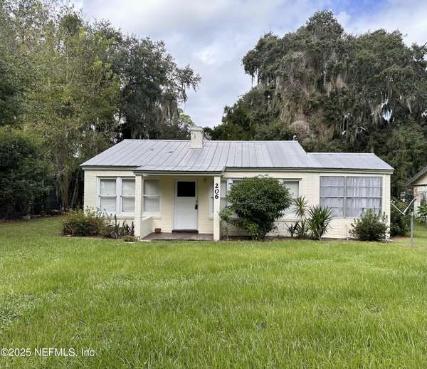206 CHESTNUT ST, Crescent City, FL 32112