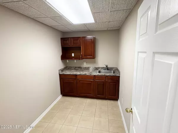 Jacksonville, FL 32257,3840 WILLAIMSBURG PARK BLVD #4