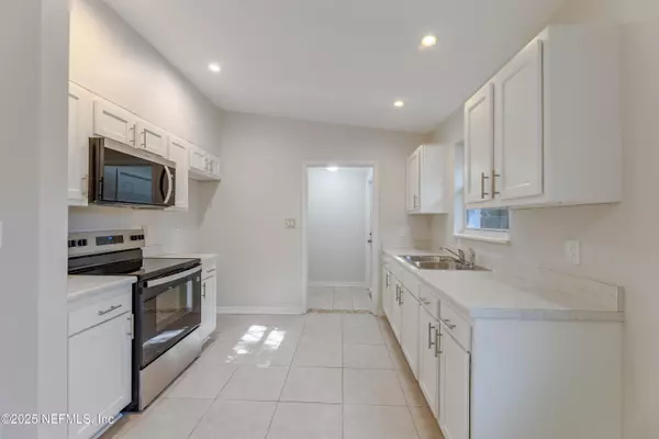 7822 DUBOIS DR, Jacksonville, FL 32221