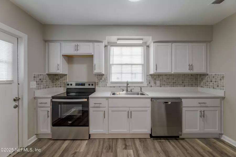 2030 GIBSON RD, Jacksonville, FL 32207