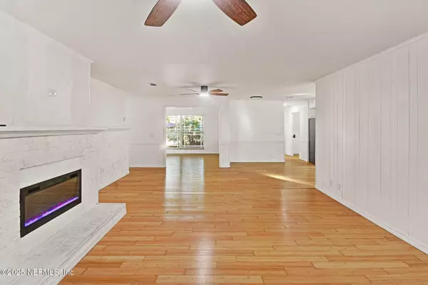 Jacksonville, FL 32211,1328 CLEMENTS WOODS LN