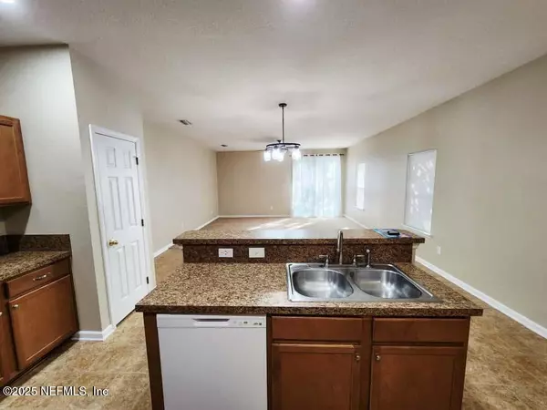 Jacksonville, FL 32210,6844 MISTY VIEW DR