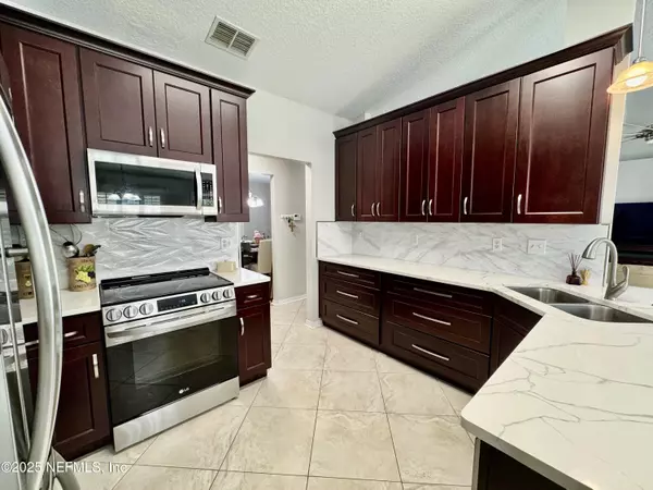 5382 MARSALA LN, Jacksonville, FL 32244