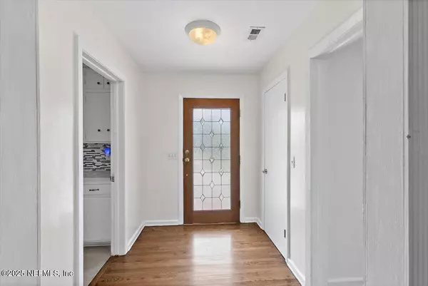 Jacksonville, FL 32207,915 OLD GROVE MNR