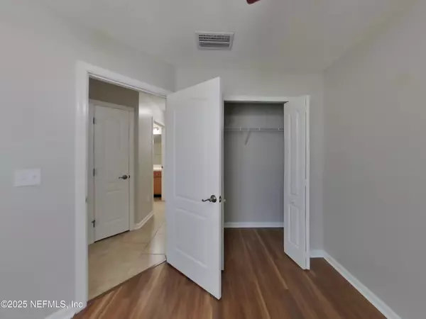 Jacksonville, FL 32218,495 APPLE CREEK DR