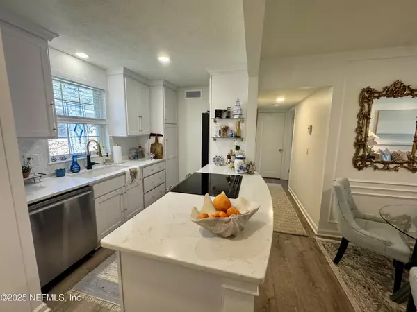 Jacksonville, FL 32210,4358 TIMUQUANA RD #183