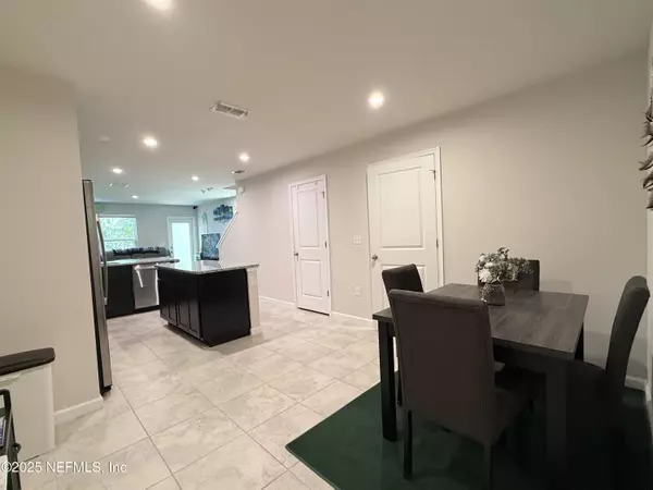 Jacksonville, FL 32210,5885 CREEKSIDE CROSSING DR