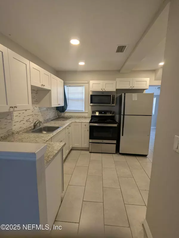 Jacksonville, FL 32208,1053 KENMORE ST