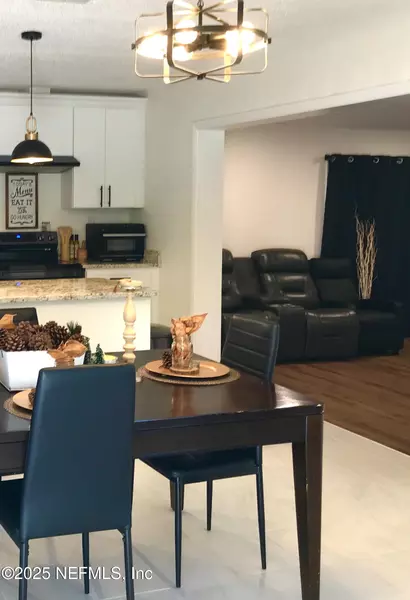 7947 CHATEAU DR, Jacksonville, FL 32221