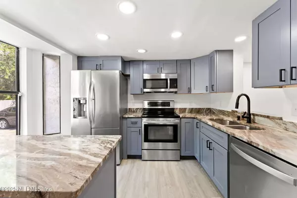 Jacksonville, FL 32277,3517 PEELER RD #17