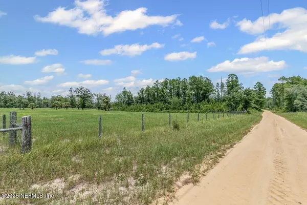 Hawthorne, FL 32640,237 LITTLE ORANGE CREEK RD