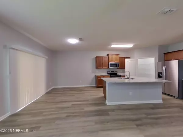 Jacksonville, FL 32218,372 HARLEY DR