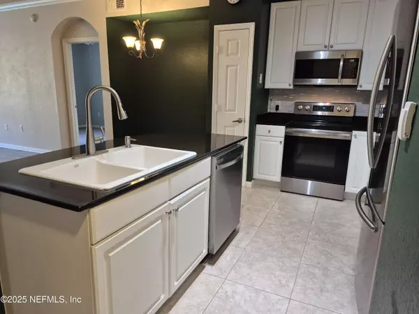 Jacksonville, FL 32216,8539 GATE Pkwy #9232