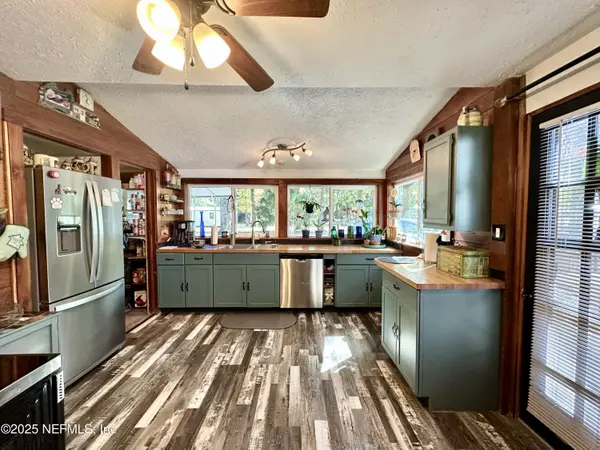 Fanning Springs, FL 32693,9240 CAROLINA WAY