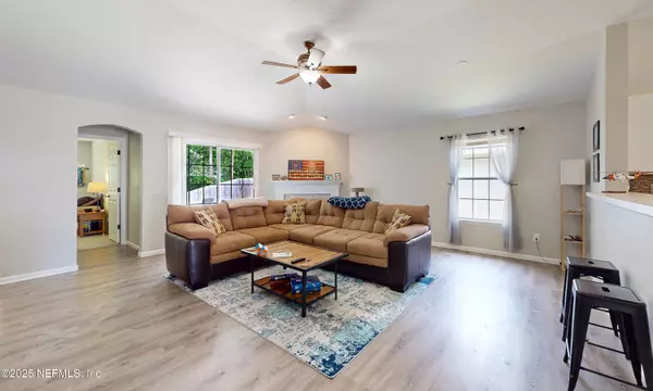 Jacksonville, FL 32244,9093 FALLSMILL DR