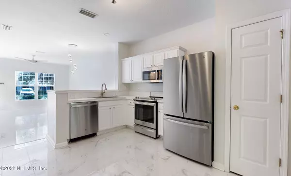 3526 TWISTED TREE LN, Jacksonville, FL 32216