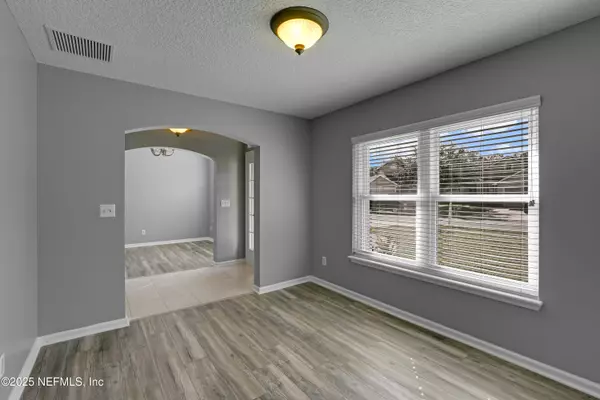 Jacksonville, FL 32218,695 SID DR