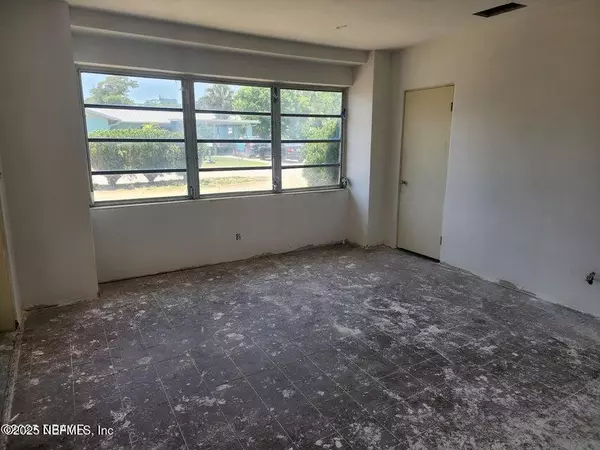 Daytona Beach, FL 32118,327 FRANCES TER